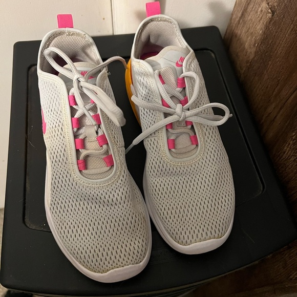 Nikes - Picture 2 of 5